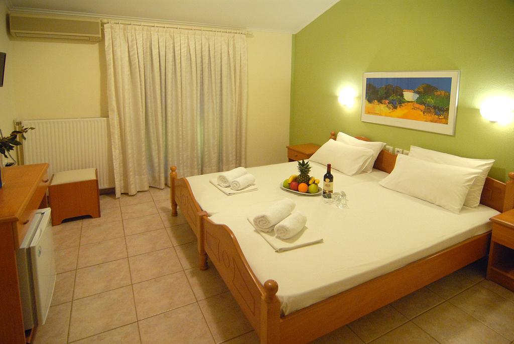 Apollon Hotel Paralía Quarto foto