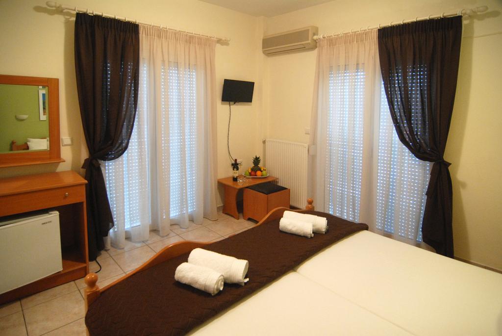Apollon Hotel Paralía Quarto foto